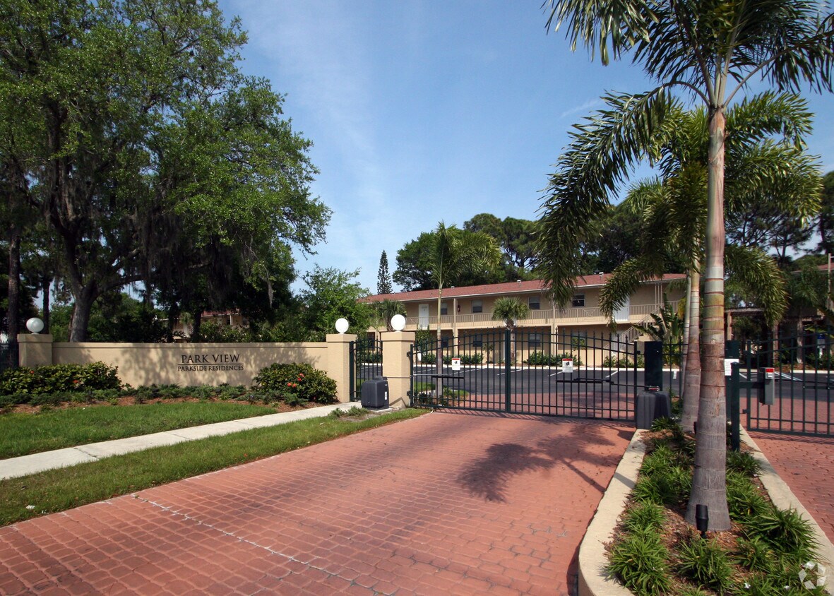 Entrada - Park View Condominiums