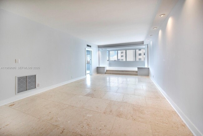 Building Photo - 333 Sunset Dr