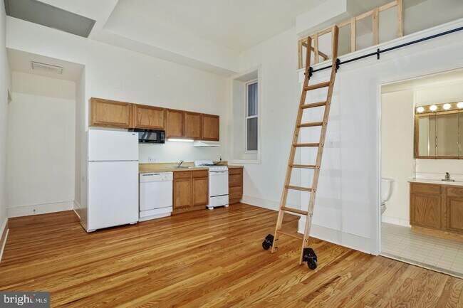 Building Photo - 1530 Spruce St