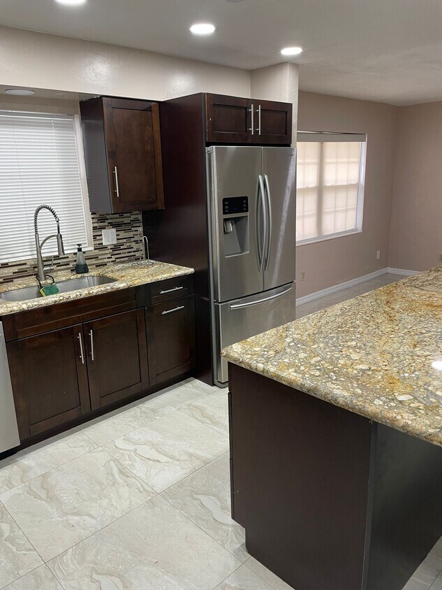 Foto principal - 1704 NW 39th Ter