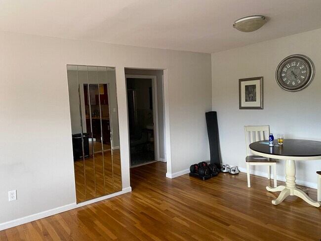 Foto del edificio - 364 Hoover Ave