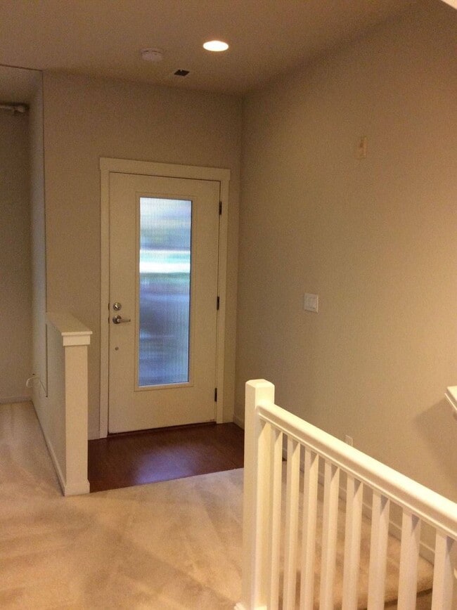 Building Photo - Lovely 2BR 1.75BA Issaquah Town Home, Perf...