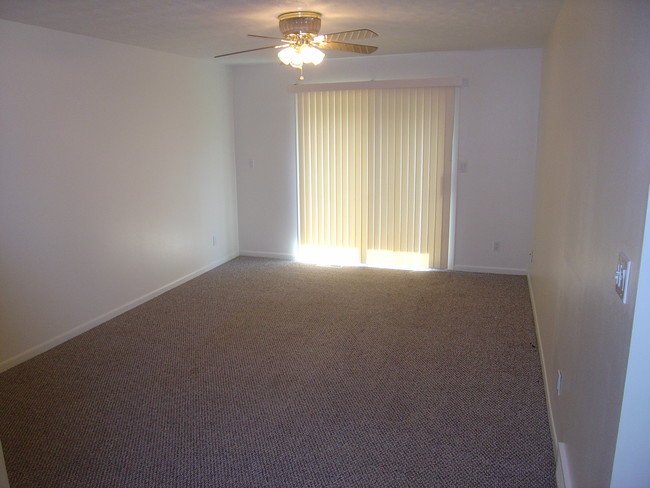 Building Photo - 3023 La Salle Ave