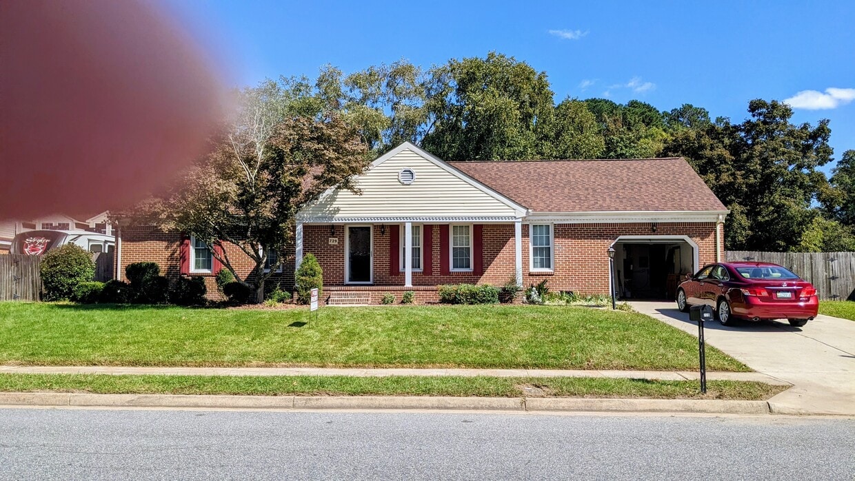 Foto principal - 729 Willow Oak Dr