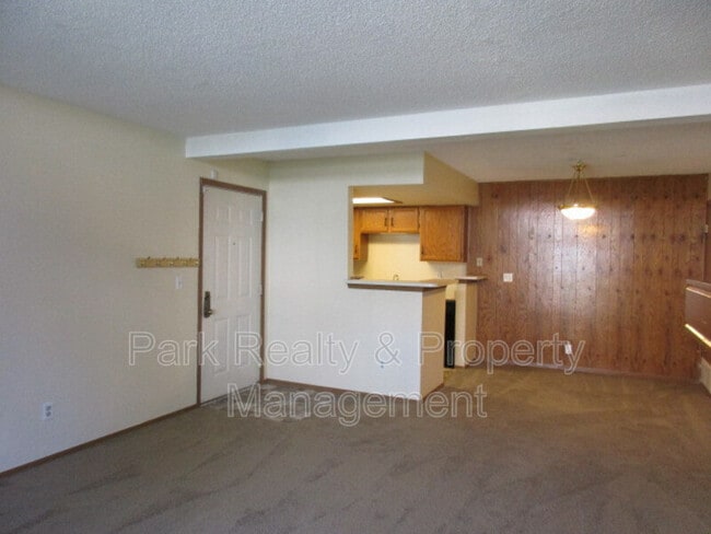 Building Photo - 921 S Zeno Way
