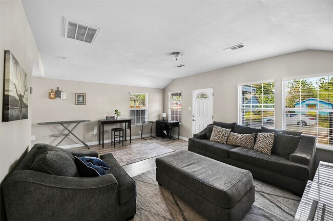 Foto del edificio - 306 E 38th St