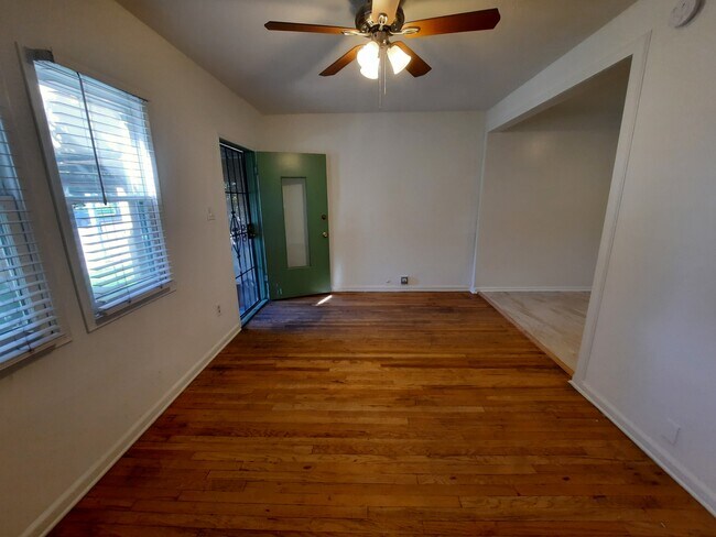 Building Photo - 4880 Tujunga Ave