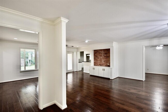 Foto del edificio - 5531 Yarwell Dr