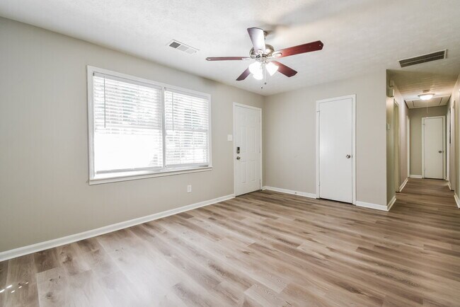 Foto del edificio - 1009 Forest Valley Dr SE