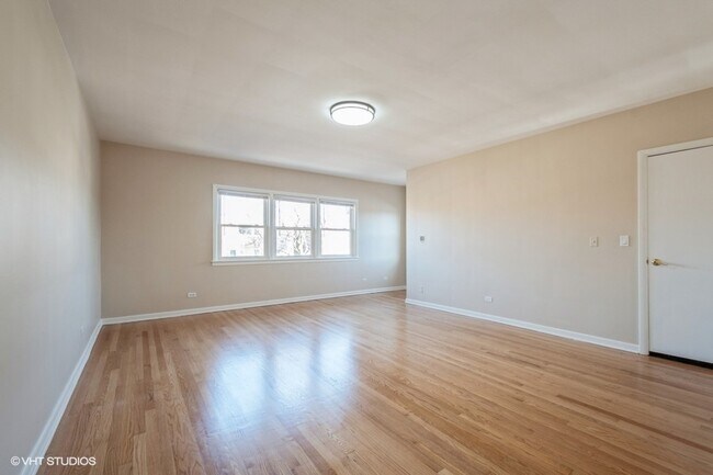 Building Photo - 2931 W Touhy Ave