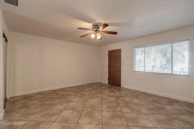 Building Photo - 1 Bed 1 Bath Condo Beachside HUD VASH Sect...