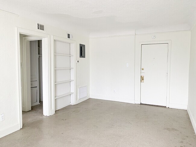 Building Photo - 1130 Holcomb St
