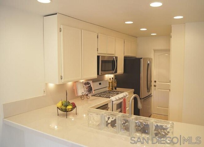 Foto del edificio - 3371 Aveley Pl