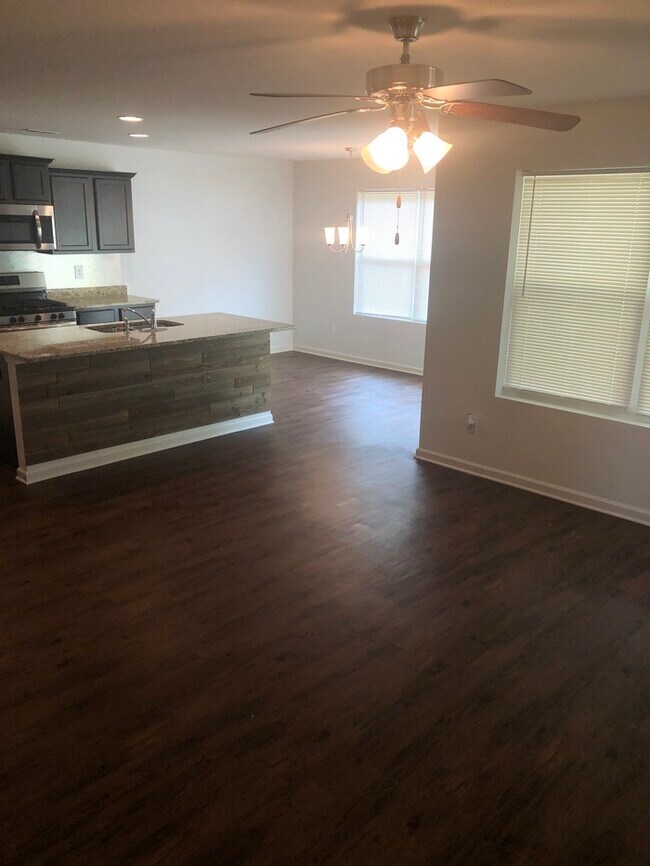 Foto del edificio - 4659 Woodford Circle