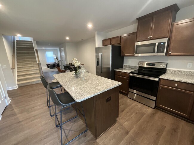 Foto del edificio - 710 Cresslyn Ct