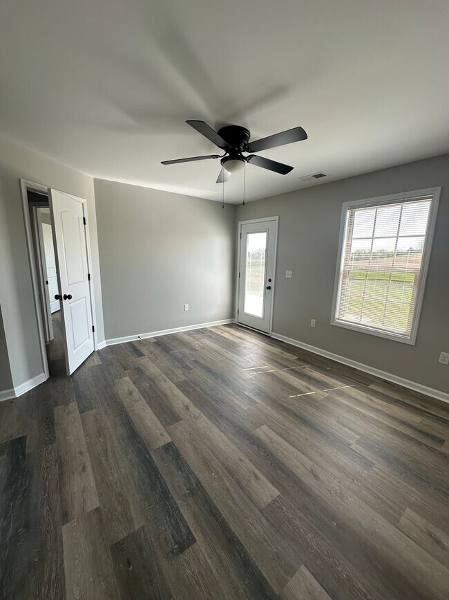 Building Photo - 7057 Caravan Dr