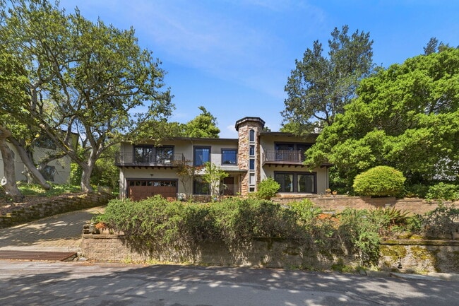 Foto del edificio - 158 Los Robles Dr