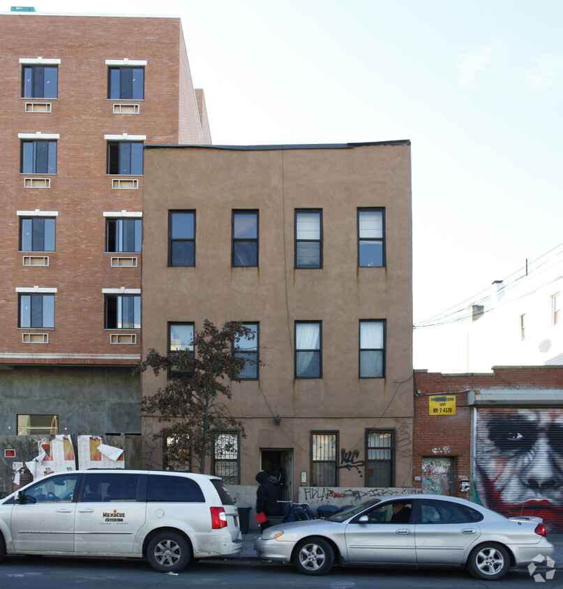 Building Photo - 21 Bogart St