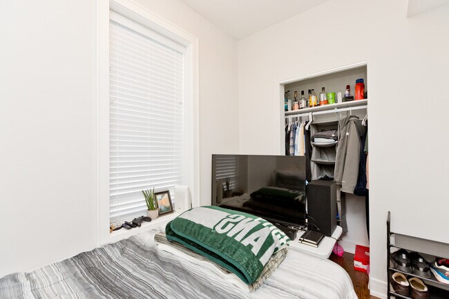 Foto del edificio - 2045 N Wolcott Ave