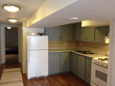 Kitchen - 579 Lansdowne Av