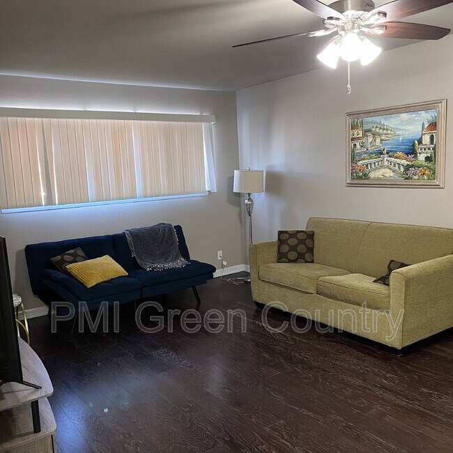 Foto del edificio - 1313 E 48th St