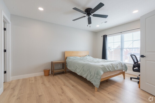 3 habitaciones, 2,5 baños - 137 m² - Dormitorio principal - Ridge Pointe Duplexes