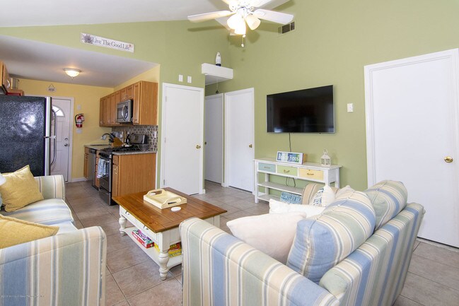 Building Photo - 110 Albacore Dr