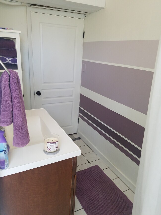 Baño de la planta baja - 2734 S. Raleigh Street