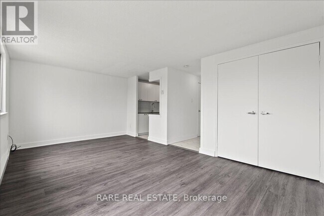 Photo du bâtiment - 7555 Goreway Dr
