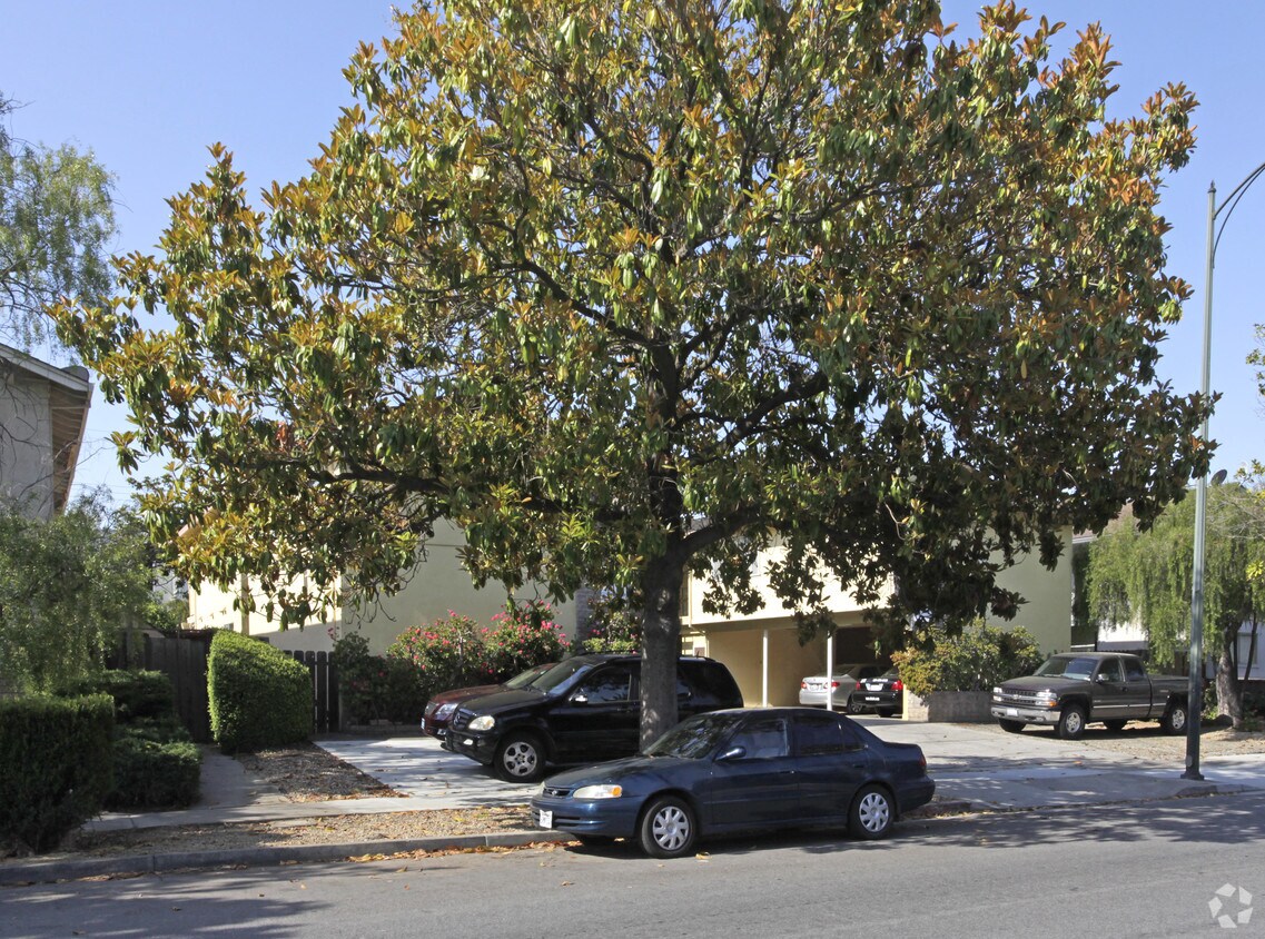 Foto del edificio - 654 Kirkland Dr