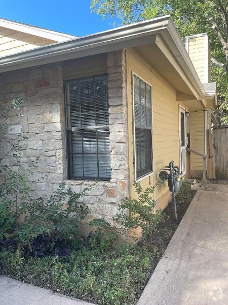 Building Photo - 12406 Deer Falls Dr