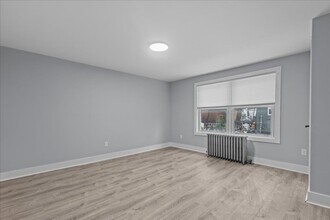 Building Photo - 43-47-47 Willow St