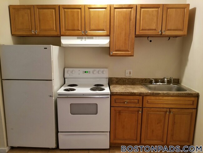 Building Photo - 886 Huntington Ave