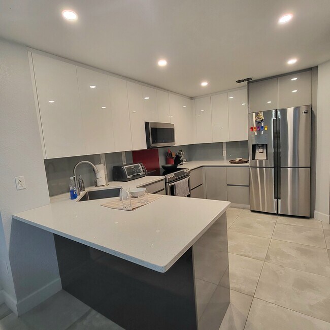 Great kitchen - 3127 W Sligh Ave