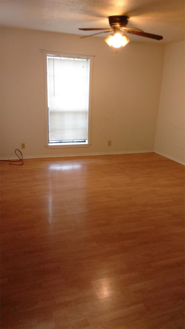 Foto del edificio - 4623 Sullivan St
