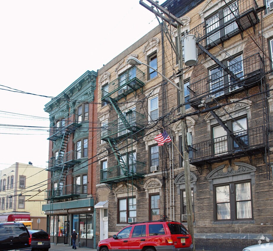 Primary Photo - 1405 Bergenline Ave