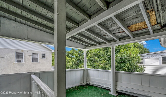 Building Photo - 301 N Bromley Ave