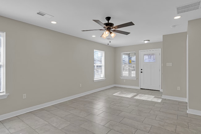 Building Photo - 830 David St