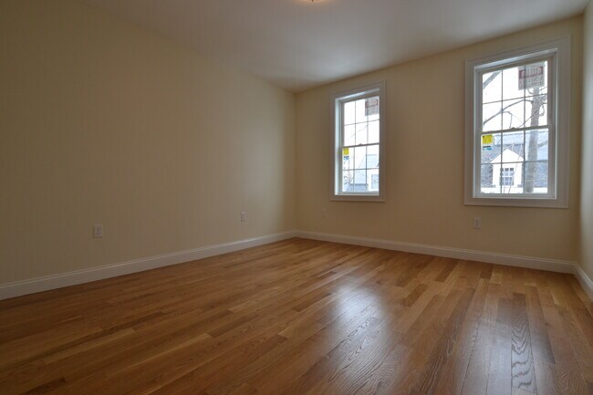 Building Photo - 37 1st St