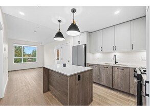 Building Photo - 27215 ALDERGROVE TOWN CENTRE Dr