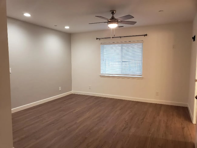 Foto del edificio - 819 Regnier Ln