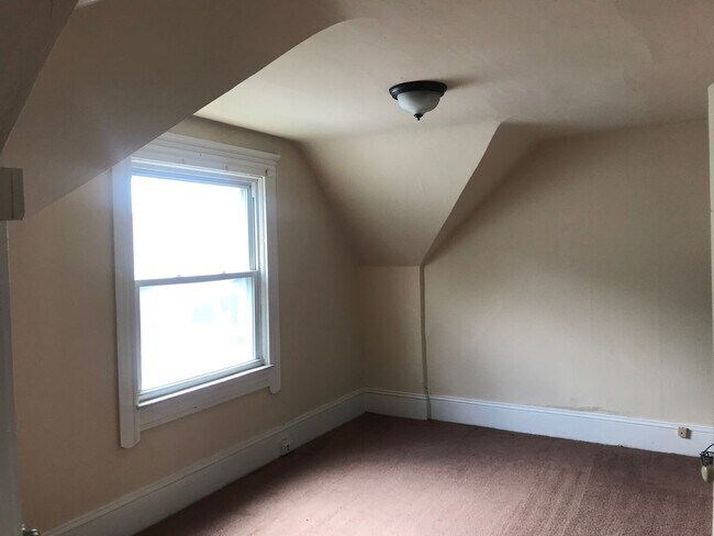 Building Photo - 4026 Clybourne Ave