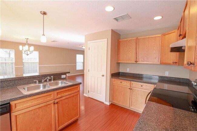 Foto del edificio - 835 McFall Ave