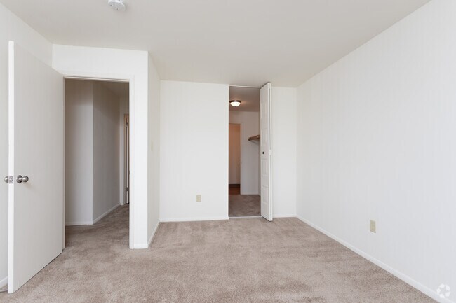 2BR, 1.5BA - Mission Hills