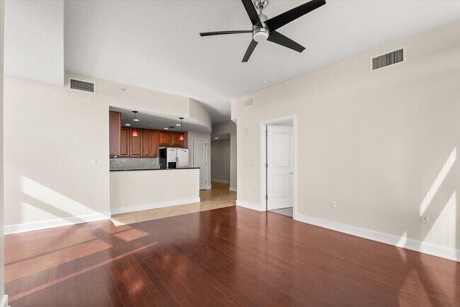 Building Photo - 101 S Eola Dr