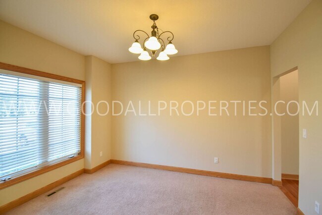 Foto del edificio - Spacious 4-Bedroom Johnston Home with 3-Car Garage