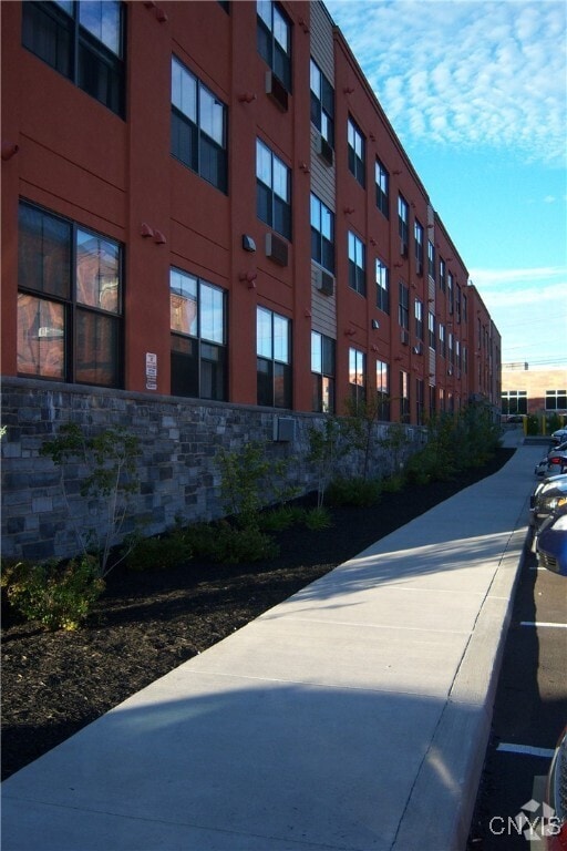Building Photo - 721 N Clinton St