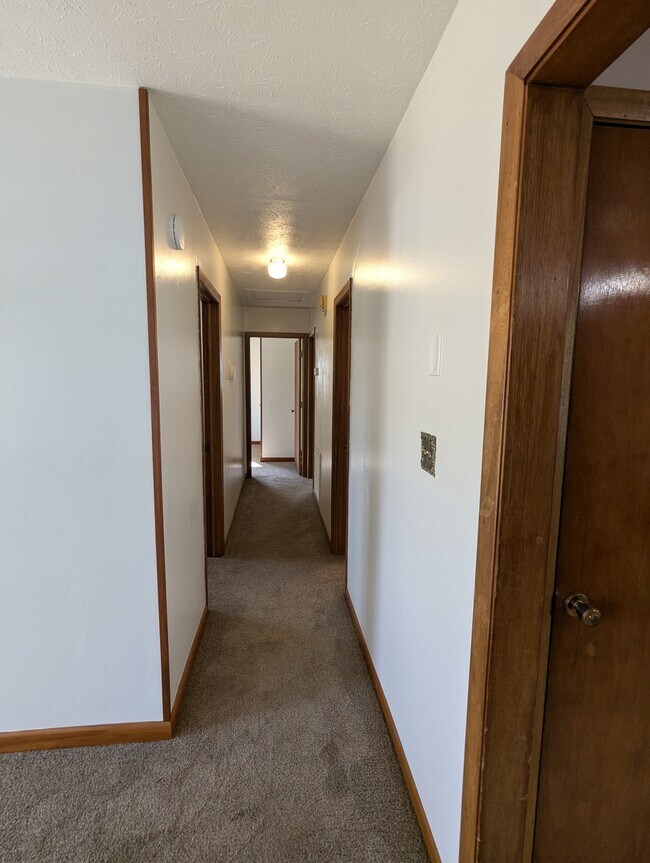 Hallway - 4400 Galbraith School Rd