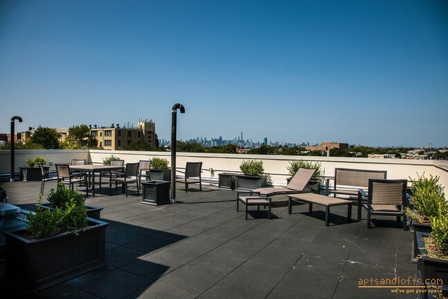 Foto del edificio - 6334 Fresh Pond Rd