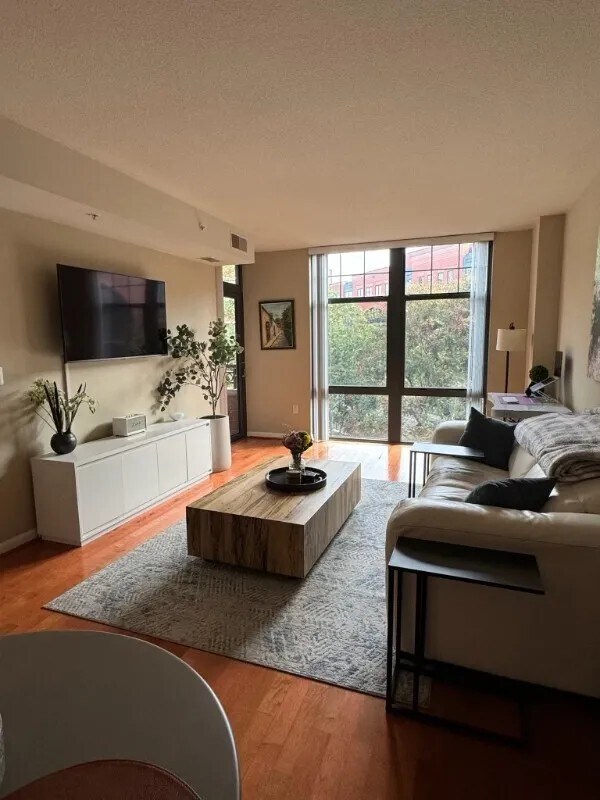 Foto principal - 1021 N Garfield St